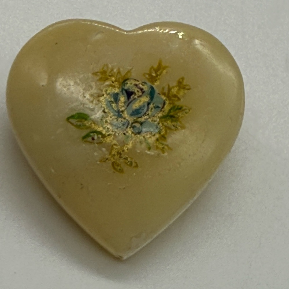 Vintage Heart Brooch Blue Floral Decal Pin Retro accessory sweetheart gift style - Picture 3 of 4